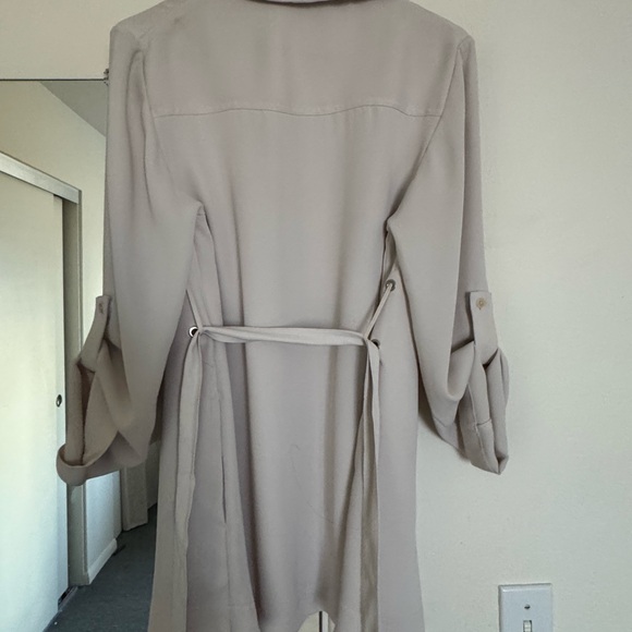 Aritzia Babaton Kahlo Robe - Picture 2 of 2